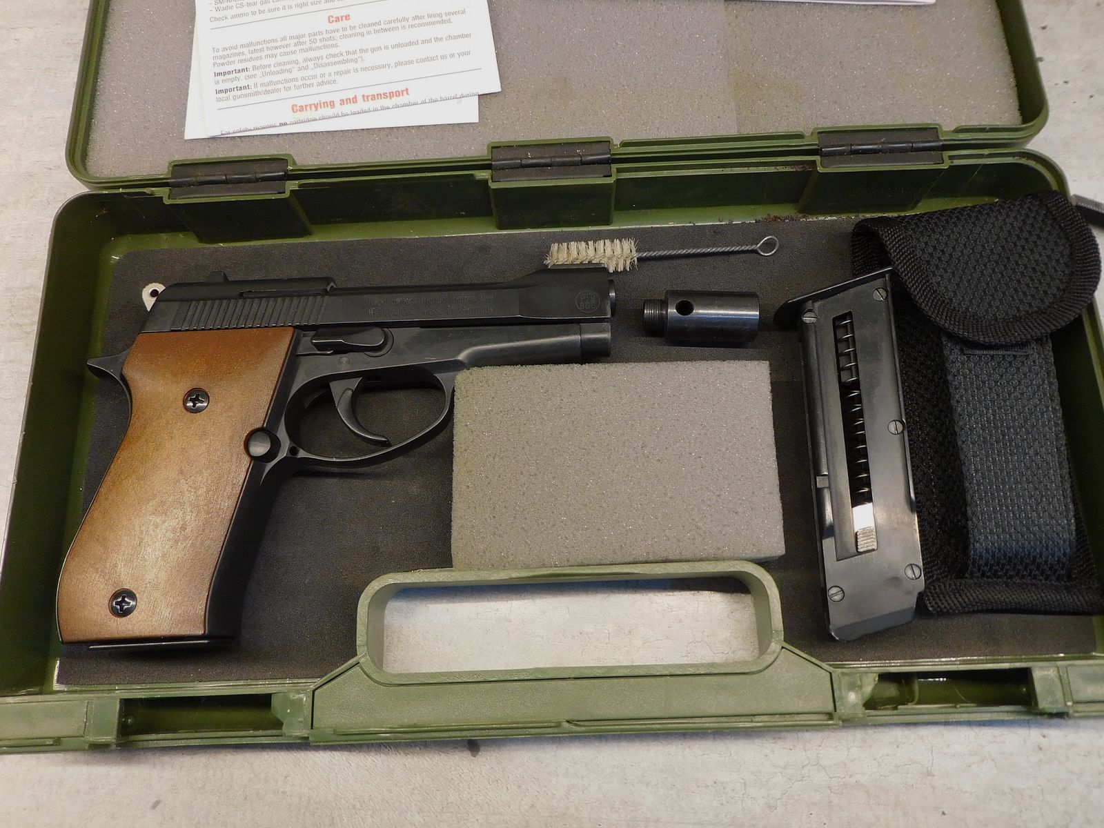 Weihrauch HW 94 Pistolet alarmowy Kal. 9 mm naboje z brzegiem z akcesoriami