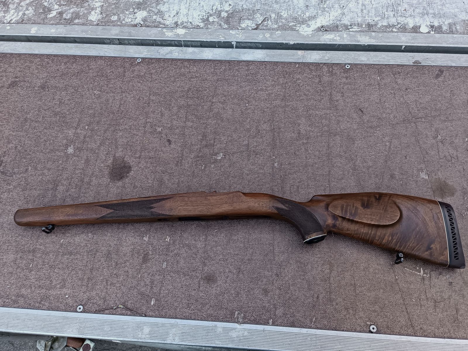 Culata de rifle nogal, recorte para la mejilla, culata KICK-EEZ, imagen 1 de 5