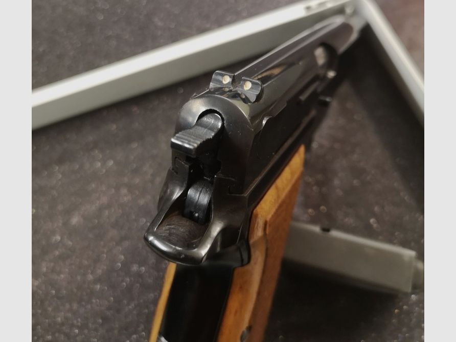 LUGER M90 Selbstladepistole  GANZSTAHL "Sammlerstück"