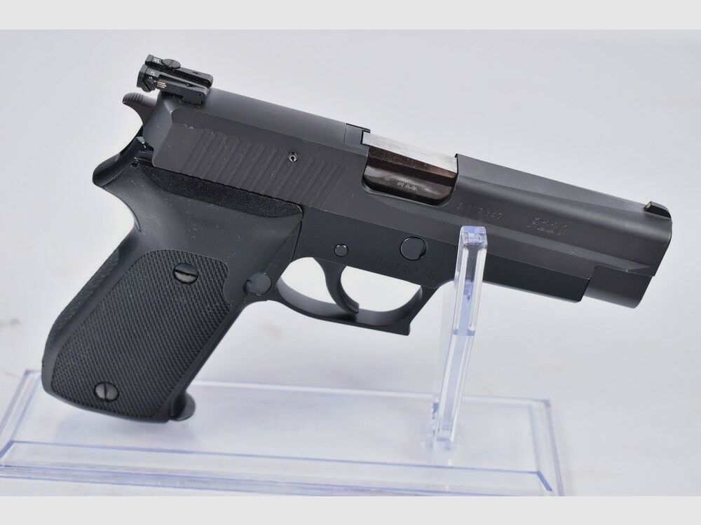 Sig Sauer P220-1