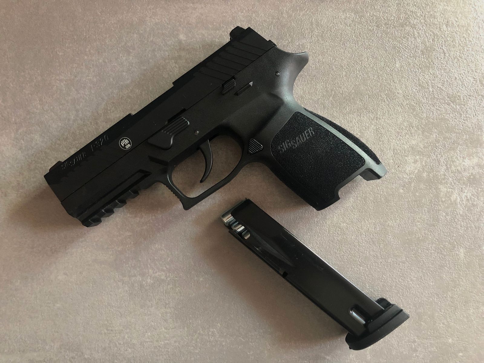 SIG SAUER P320 inkl. Munition + Holster + Transportkoffer – NEU!