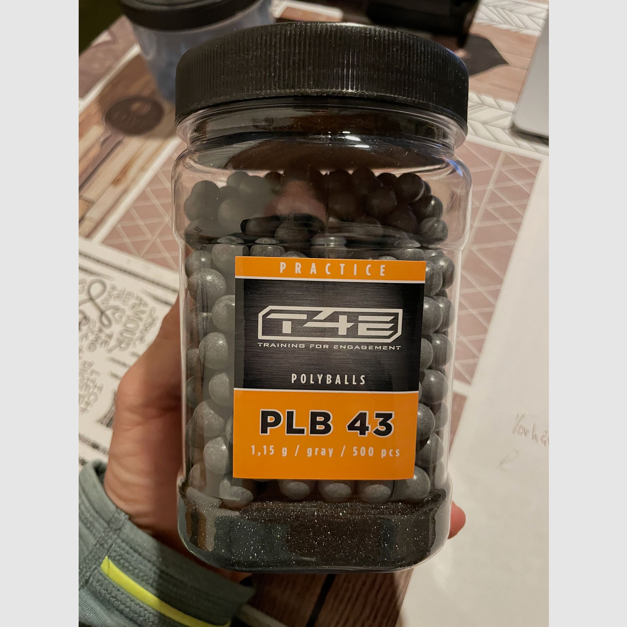 Umarex Glock 17 Gen 5 T4E Cal. .43 con 5 julios y un amplio equipamiento y cargador de repuesto