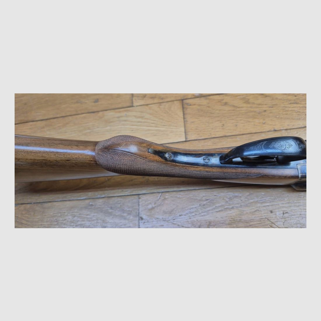 Wspaniała strzelba Robust model nr 246 – Manufrance Saint-Étienne – Kal. 16/70 – Broń z lat 1952/1954 (!) – 100% jaspage i grawerunki – Lufa lustro, prawie nigdy nie strzelana – Pełne oryginalne opakowanie (gwarancja, instrukcja, certyfikat próbny) – Stan bliski absolutnie nowemu przez te 72 lata! – Prawie muzealny eksponat – TBE+++, zdjęcie 15 z 56