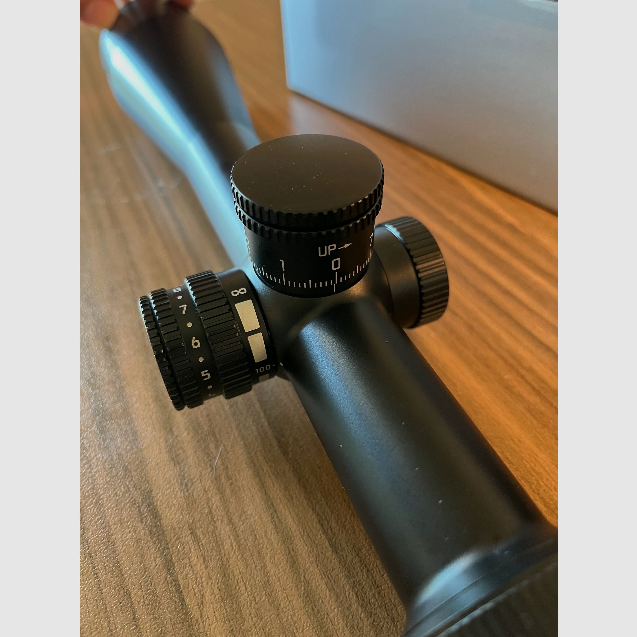 LEICA AMPLUS 6 2.5-15x50i Zielfernrohr (BDC), Absehen L - 4a + Flip Cover vorne