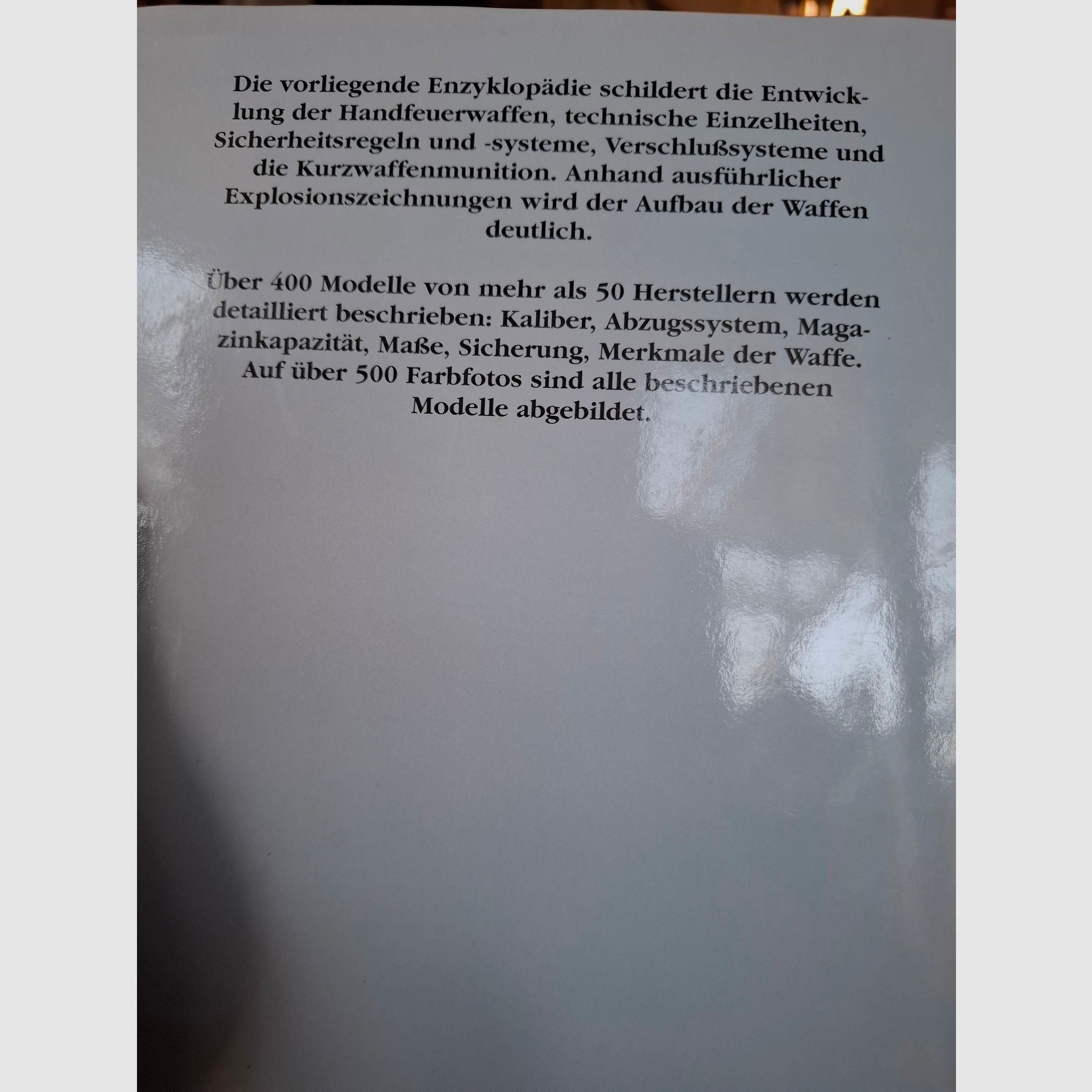 Pistolen und Revolver Enzyklopädie gebundenes Buch