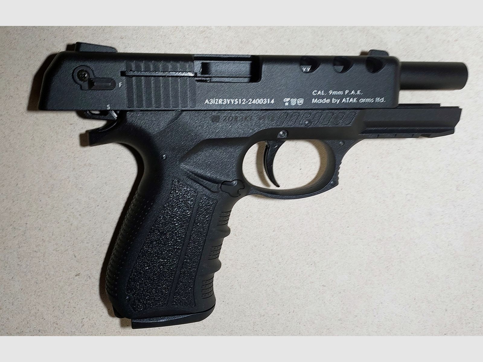 Zoraki 4918 Schreckschuspistole Kal. 9mm P.A.K. (PTB 1110) schwarz  neuwertig!