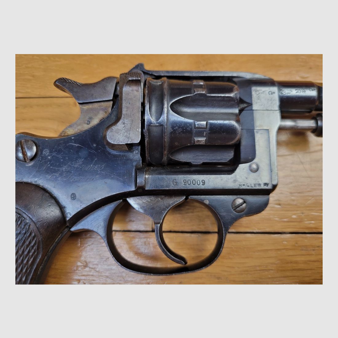 Zeer mooie dienstrevolver 1892 – Gewoon maar mythisch – Hoogtepunt van de revolver Made in France – Kaliber 8mm92 – Vuurwapen van 1902 opnieuw gekeurd in België – TBE, afbeelding 5 van 22