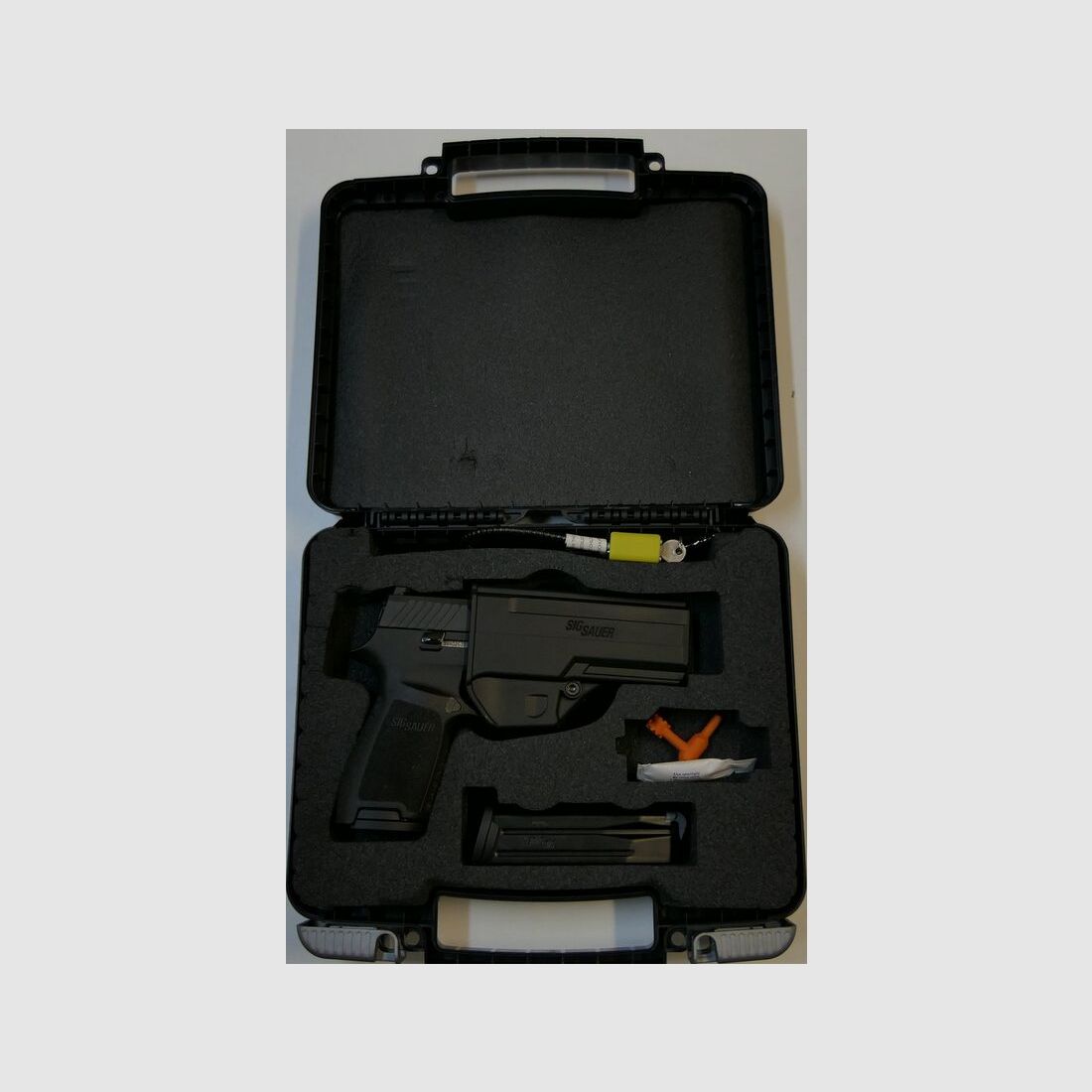 Sig Sauer P320F inkl Holster u. Zubehör