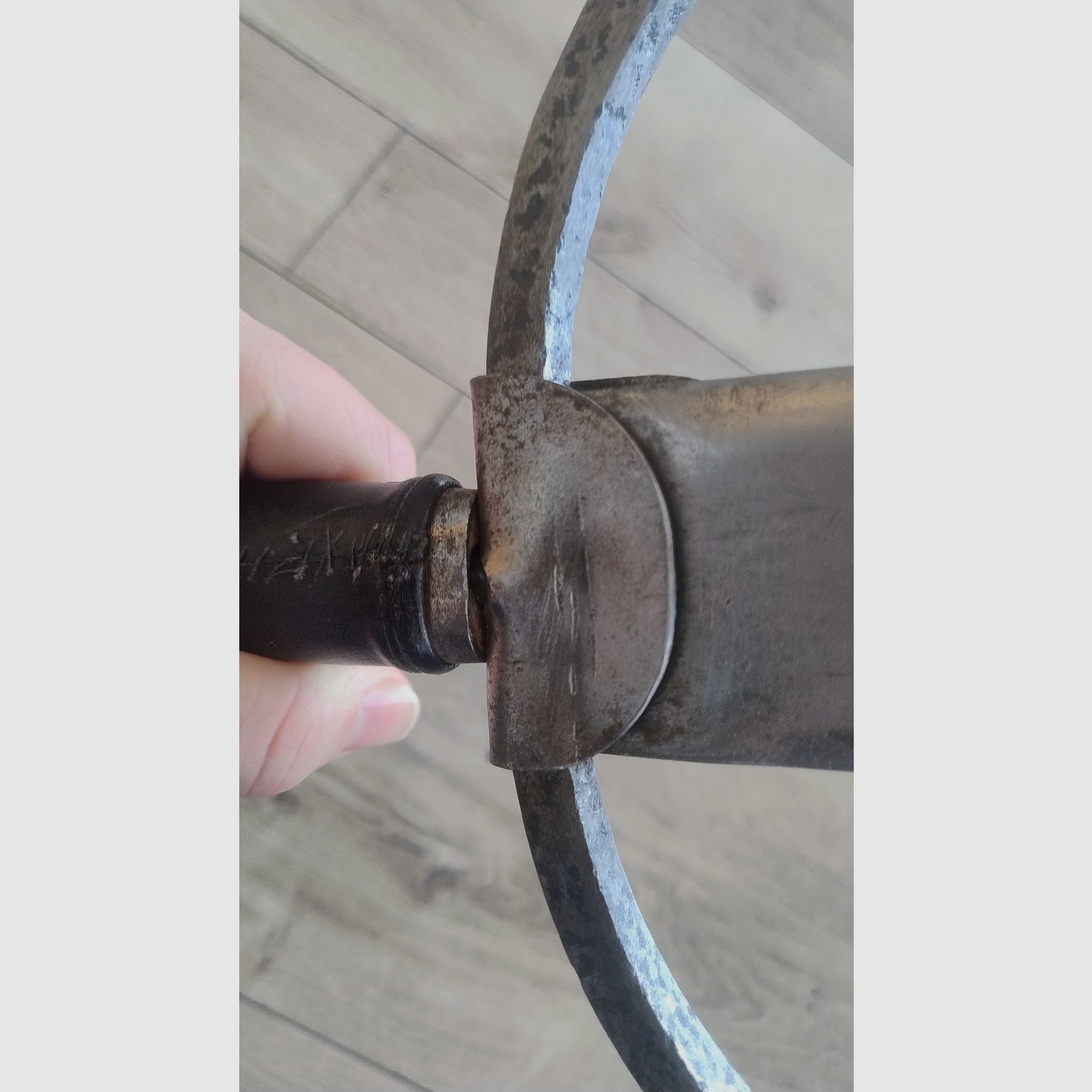 Historisch langzwaard ca. 1870–1900 – leren handvat – vernietigde knop – totale lengte 112 cm