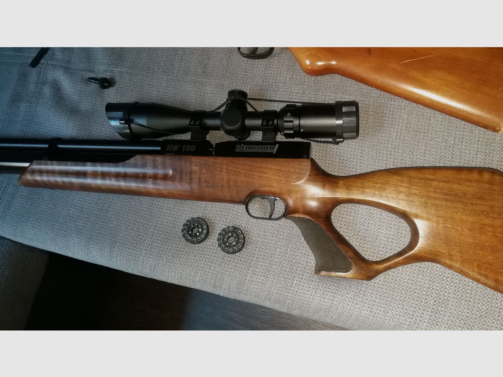 Incienso HW 100 T FSB con bomba de aire comprimido M 220 con mira telescópica, silenciador y accesorios (ver fotos) + 2 rifles de aire más antiguos como regalo