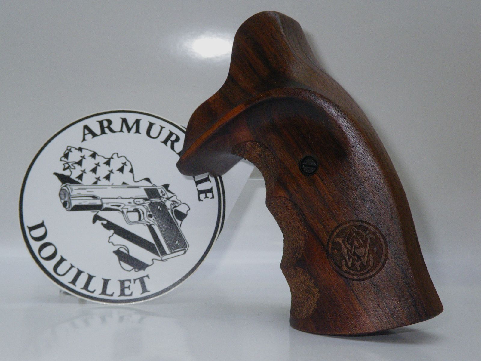 Houten handgrepen Target met textuur + S&W-logo K/L Round Butt-frame, afbeelding 1 van 2