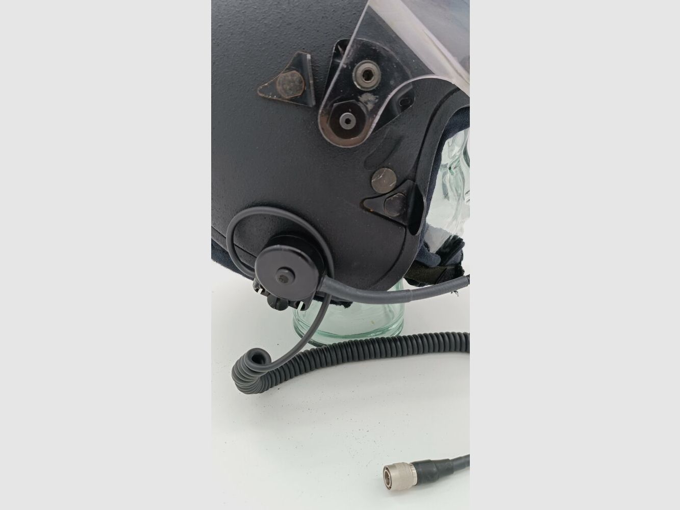Schuberth P100 Polizeihelm aus Kevlar mit ballistischem Visier