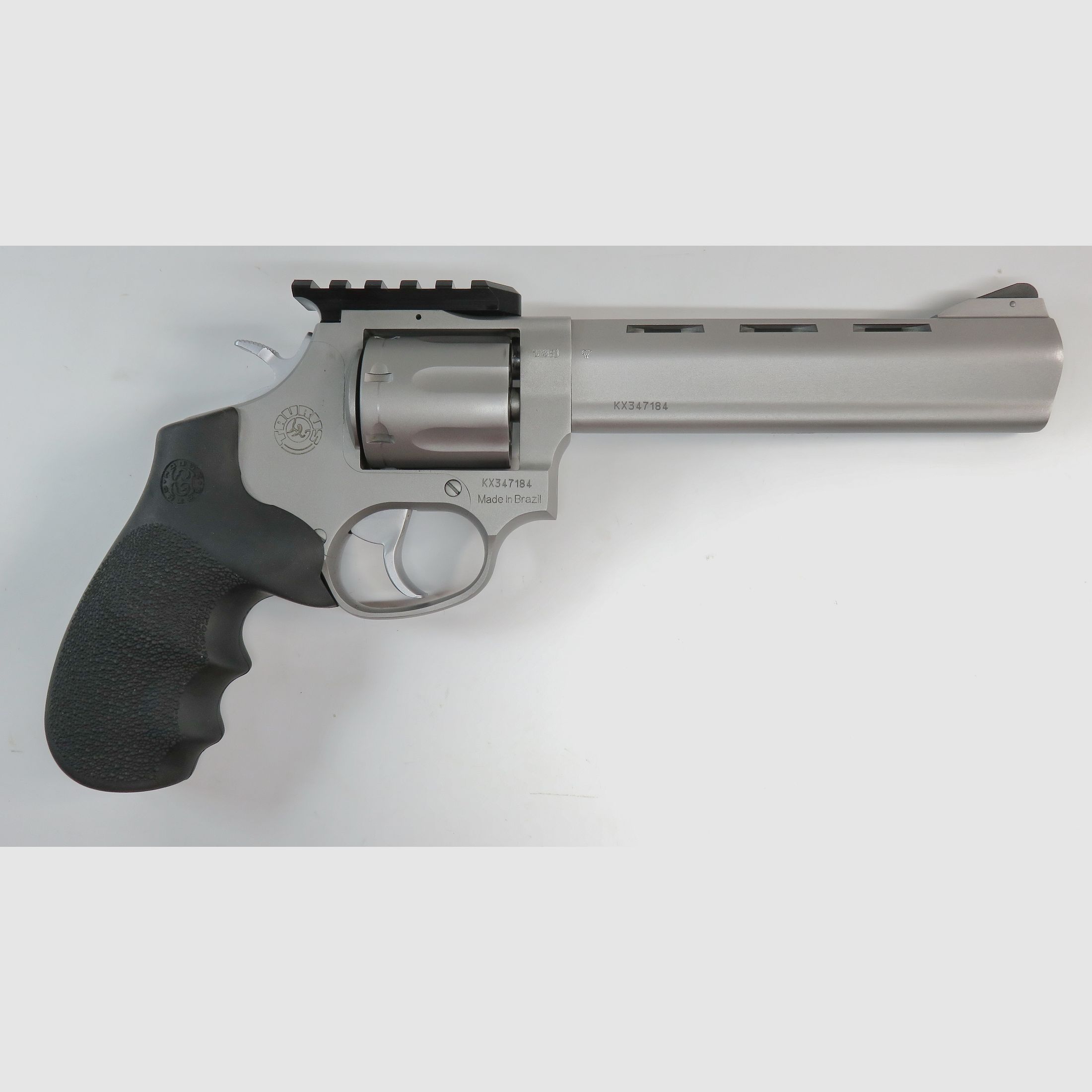 Neuwertiger Revolver Taurus Tracker Competition PRO 6" mit Weigand-Picatinny-Schiene und Hogue-Griff