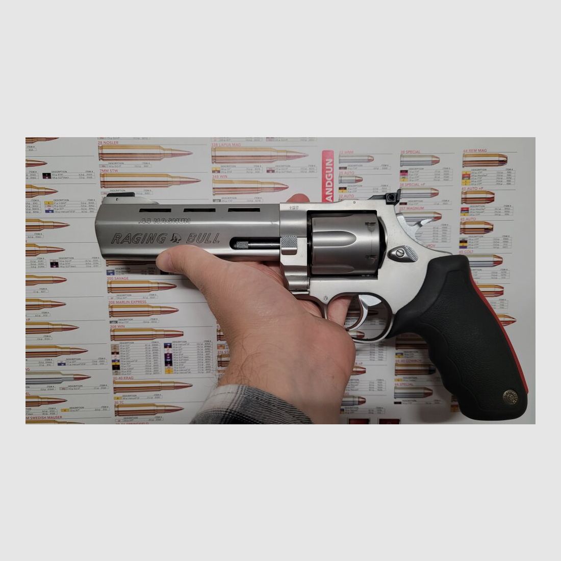 Taurus Raging Bull, Bild 1 von 3