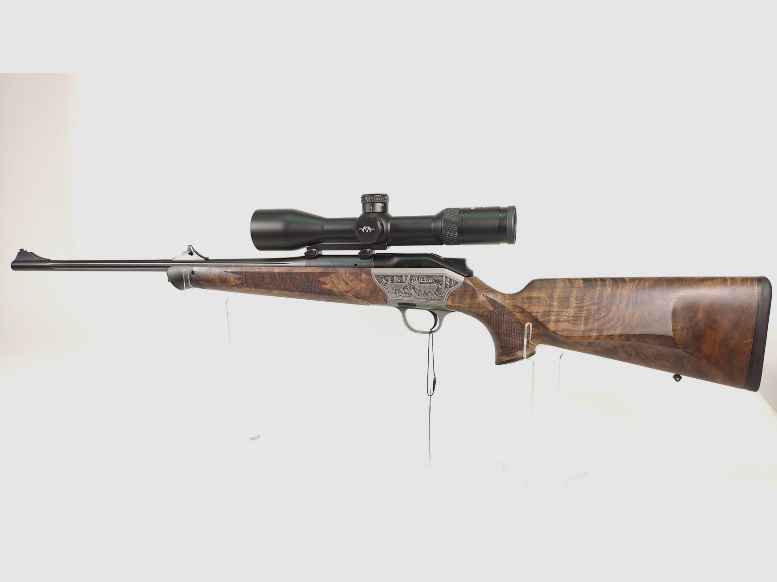 Blaser R8 Luxus 8x57 IS – Holzklasse 5, kannelierter Lauf und neues Blaser B2 3–18x50 iC, Bild 1 von 10