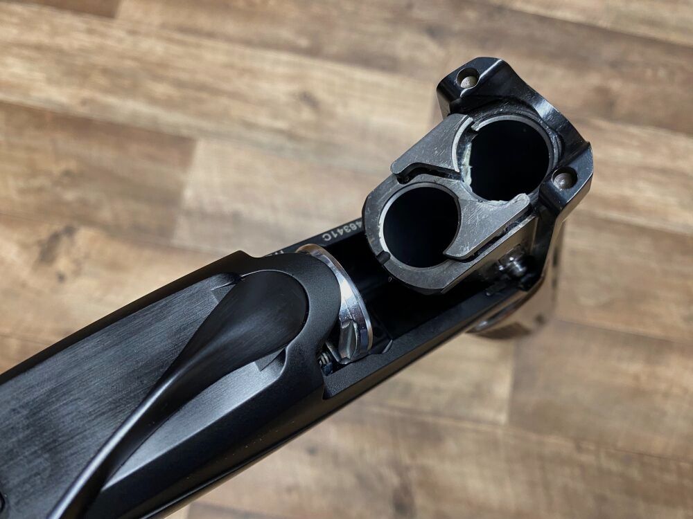 Benelli Benelli 828 U Zwart LL71cm 12/76