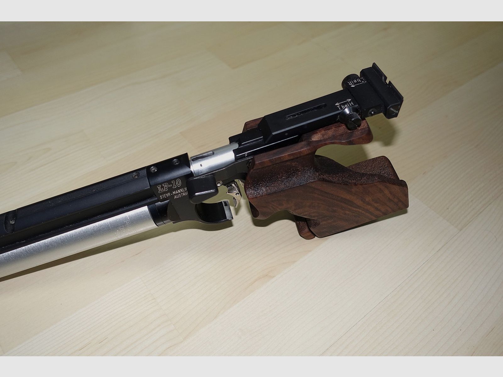 Steyr LP10 Pistolet meczowy na sprężone powietrze / Lewa lub prawa ręka