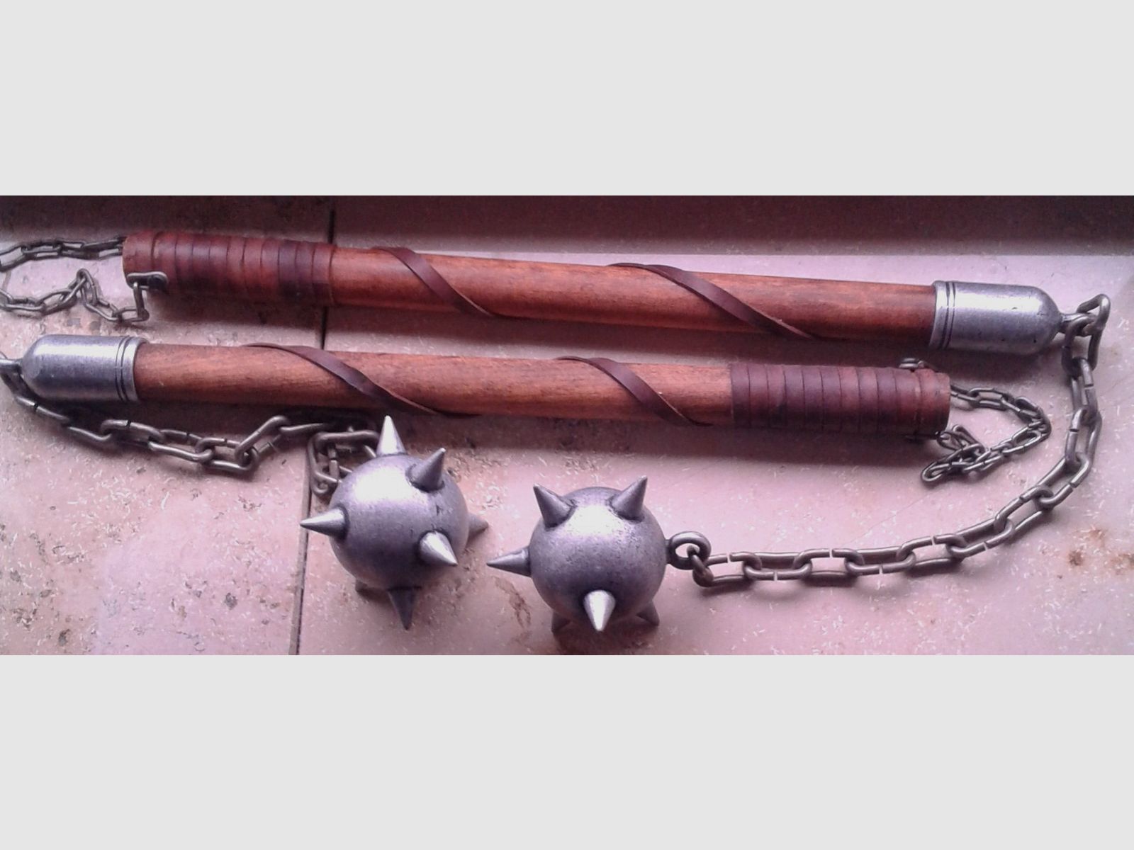 2 étoiles de décoration en forme de matin avec boule - également adaptées pour être suspendues