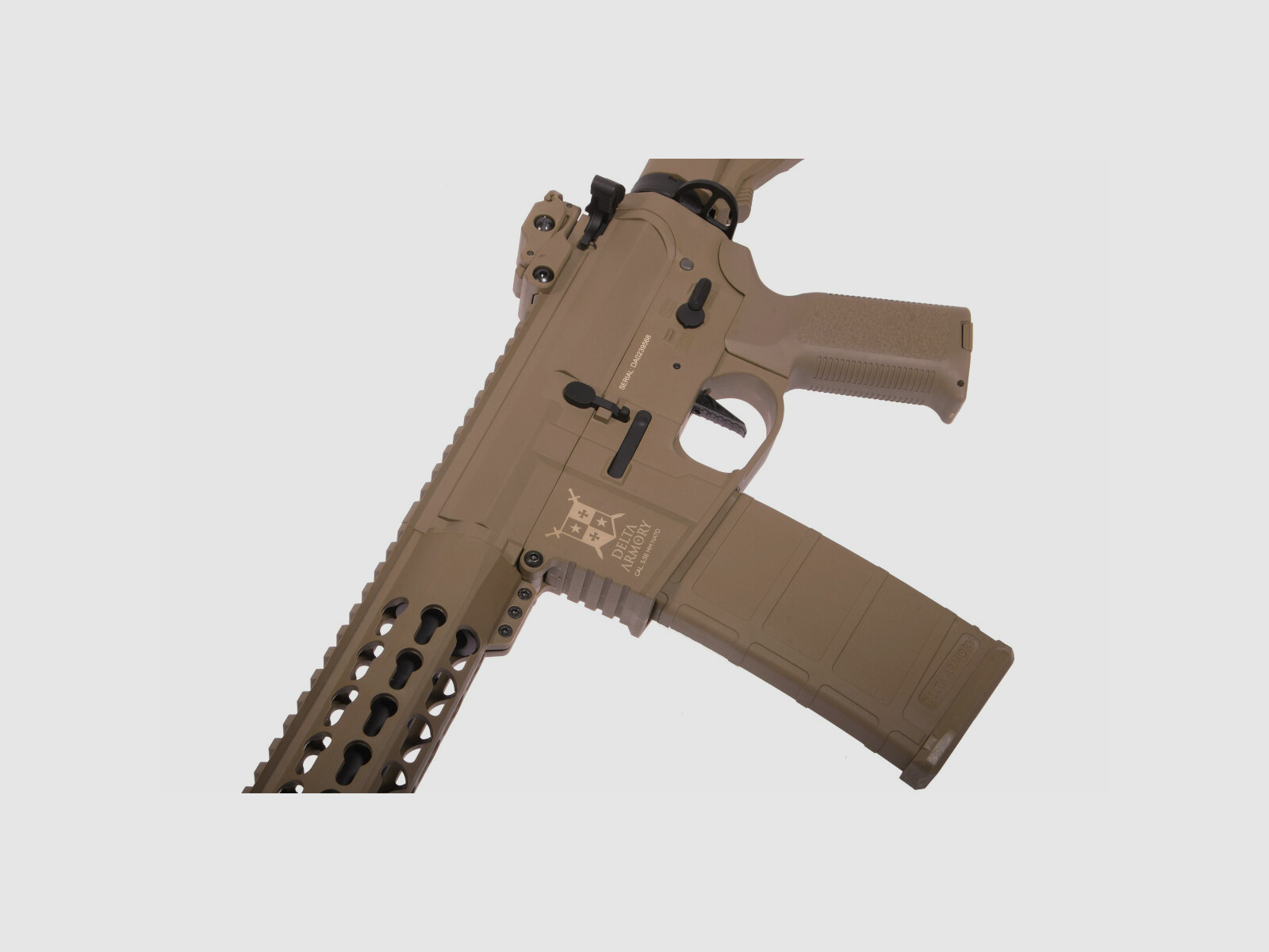 AR15 KeyMod 10 pollici CHARLIE EAGLE ETU Tan S-AEG Fucile Airsoft Libero da 18 Anni | Delta Armory