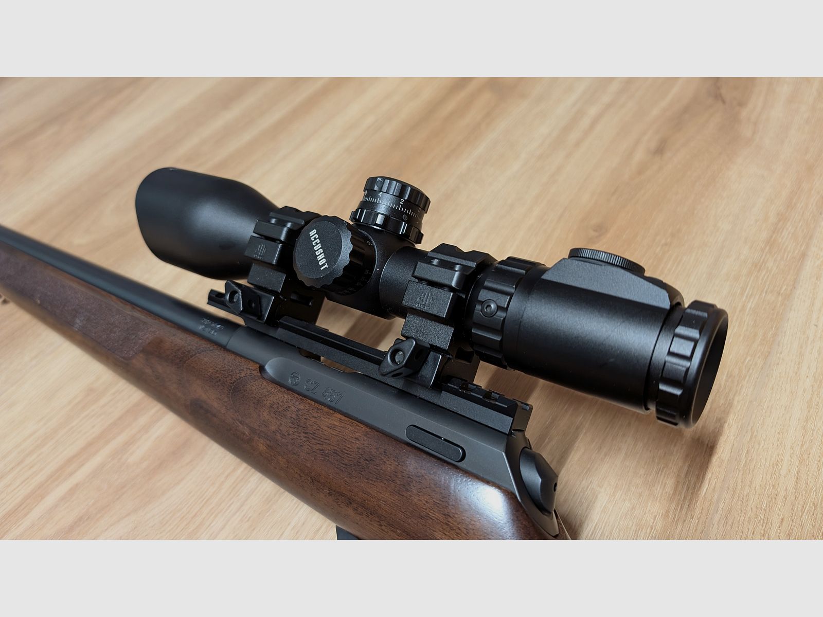 CZ 457 Varmint in .22 WMR, met UTC 4-16x44 Accushot, CZ Picatinnyschiene