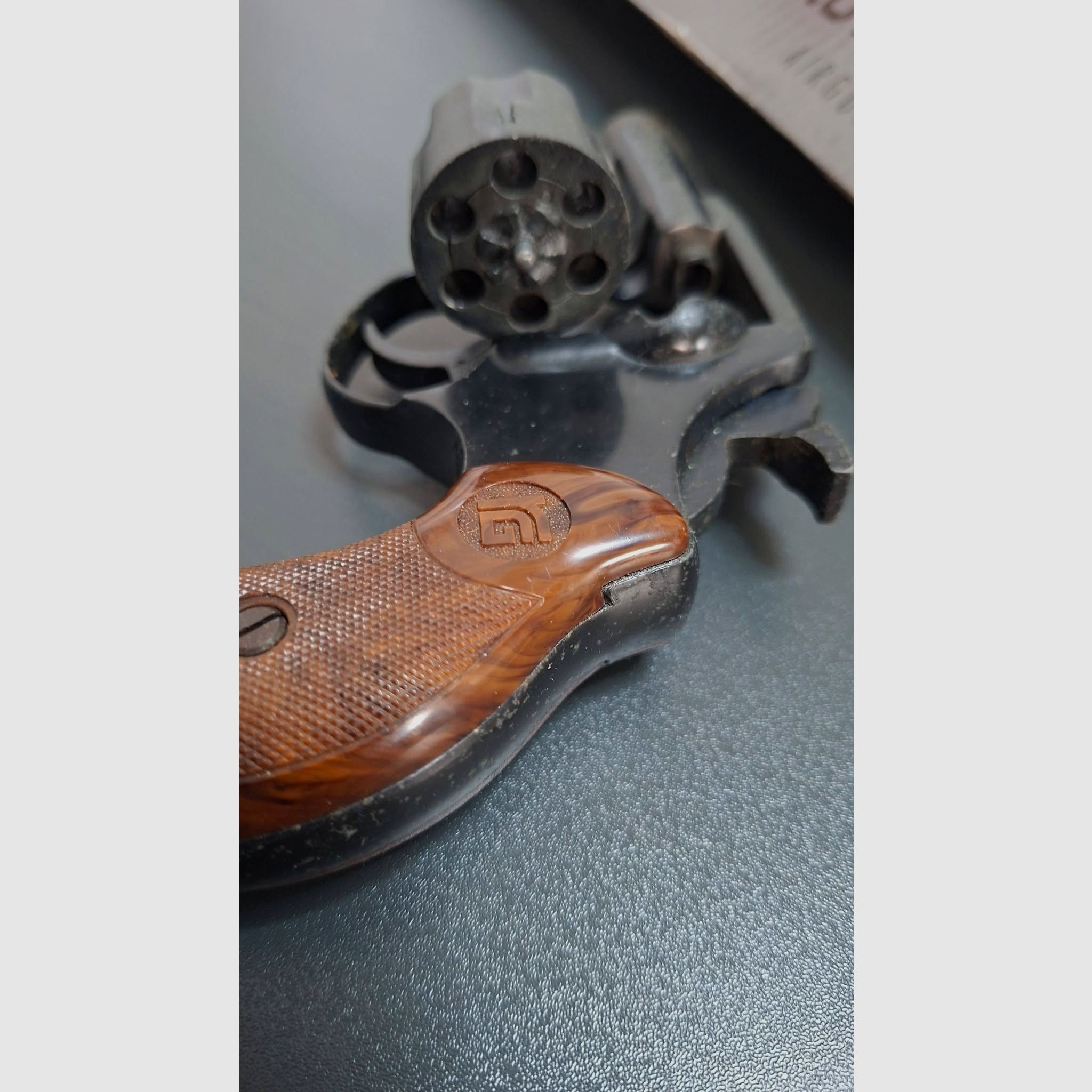 Dachbodenfund Schreckschussrevolver 6 mm