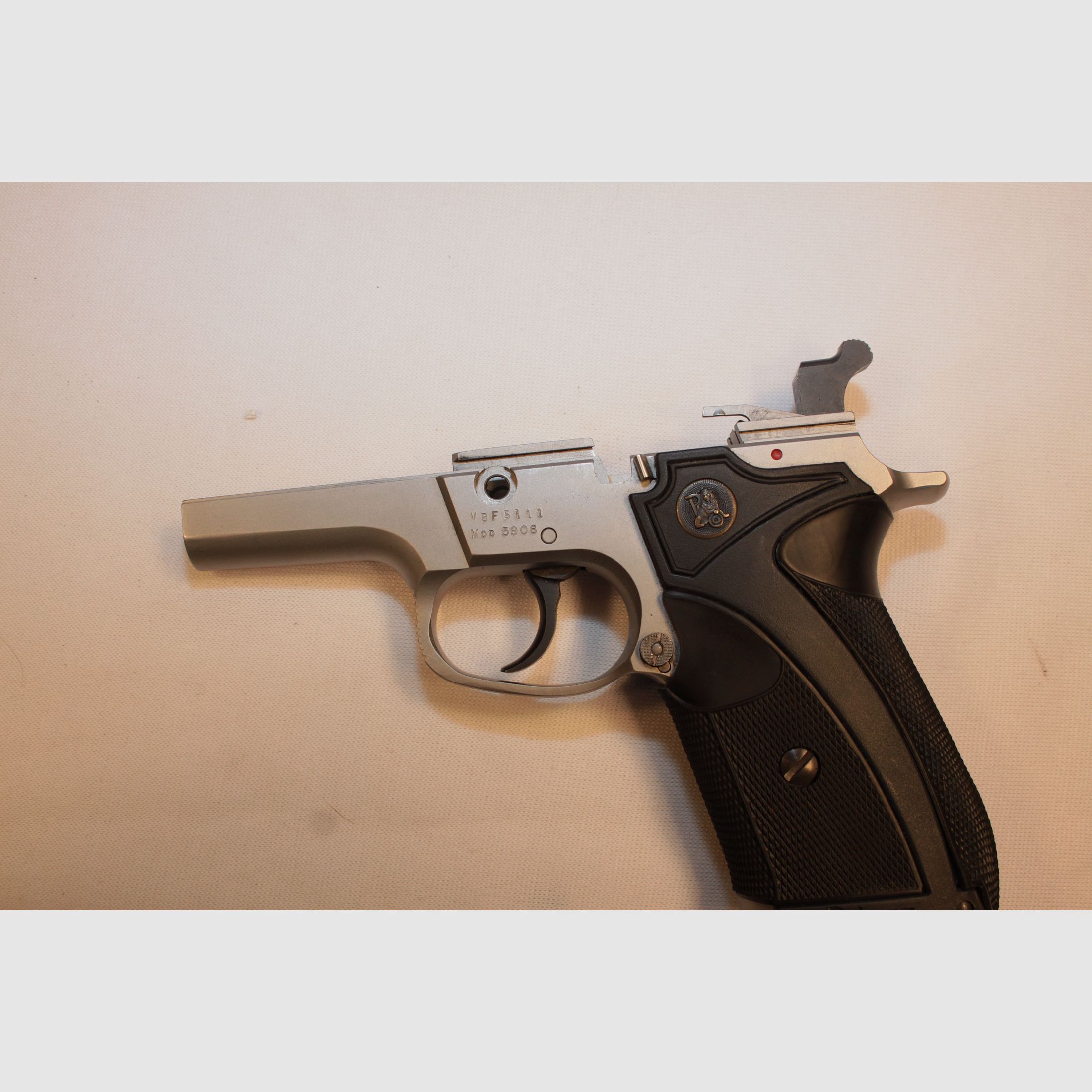 S&W Modell 5906.