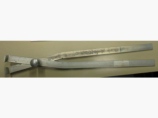 Tensioning collet for CONIBEAR traps