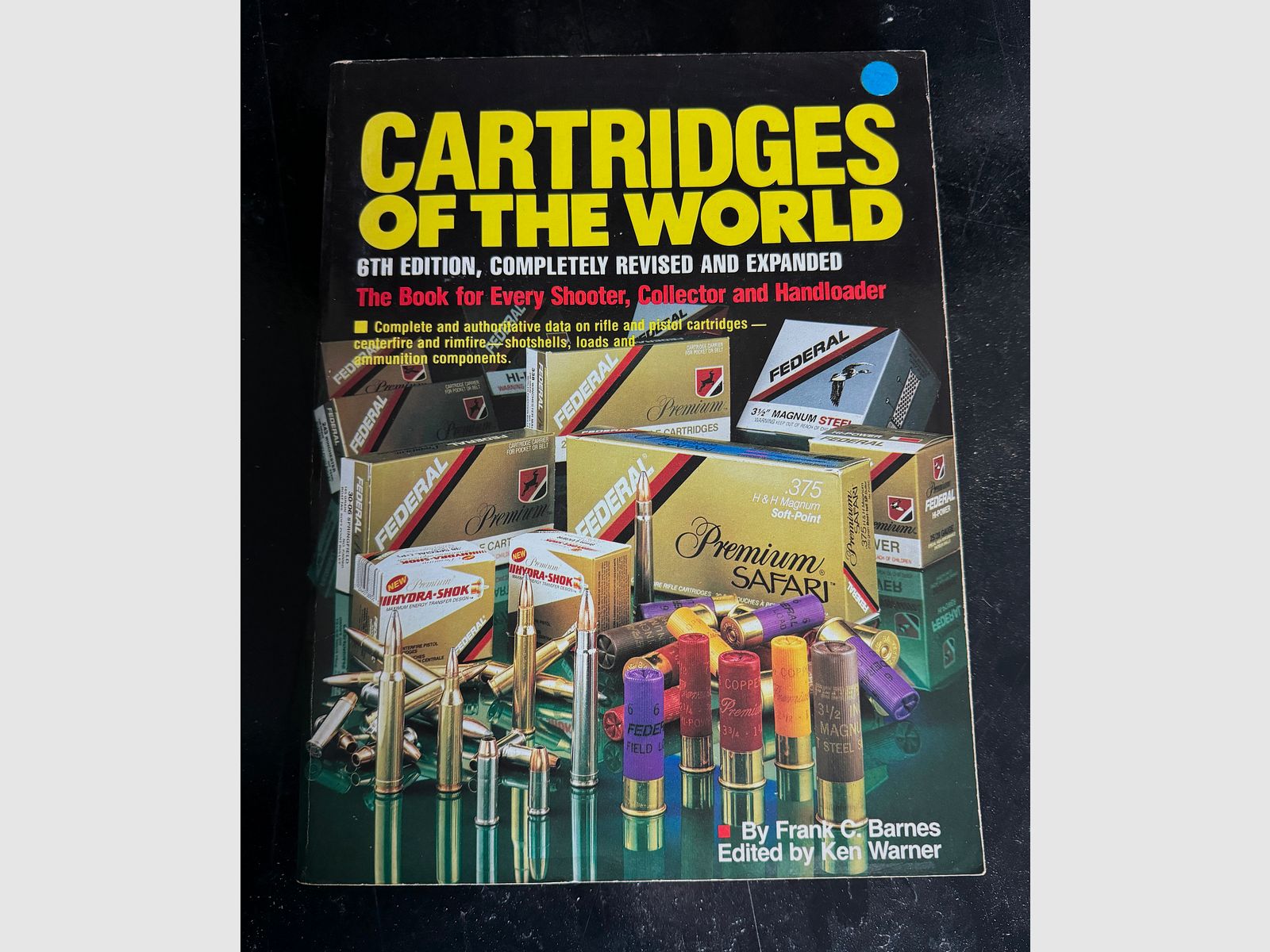 Buch  über Munitionsarten Cartridges of the world