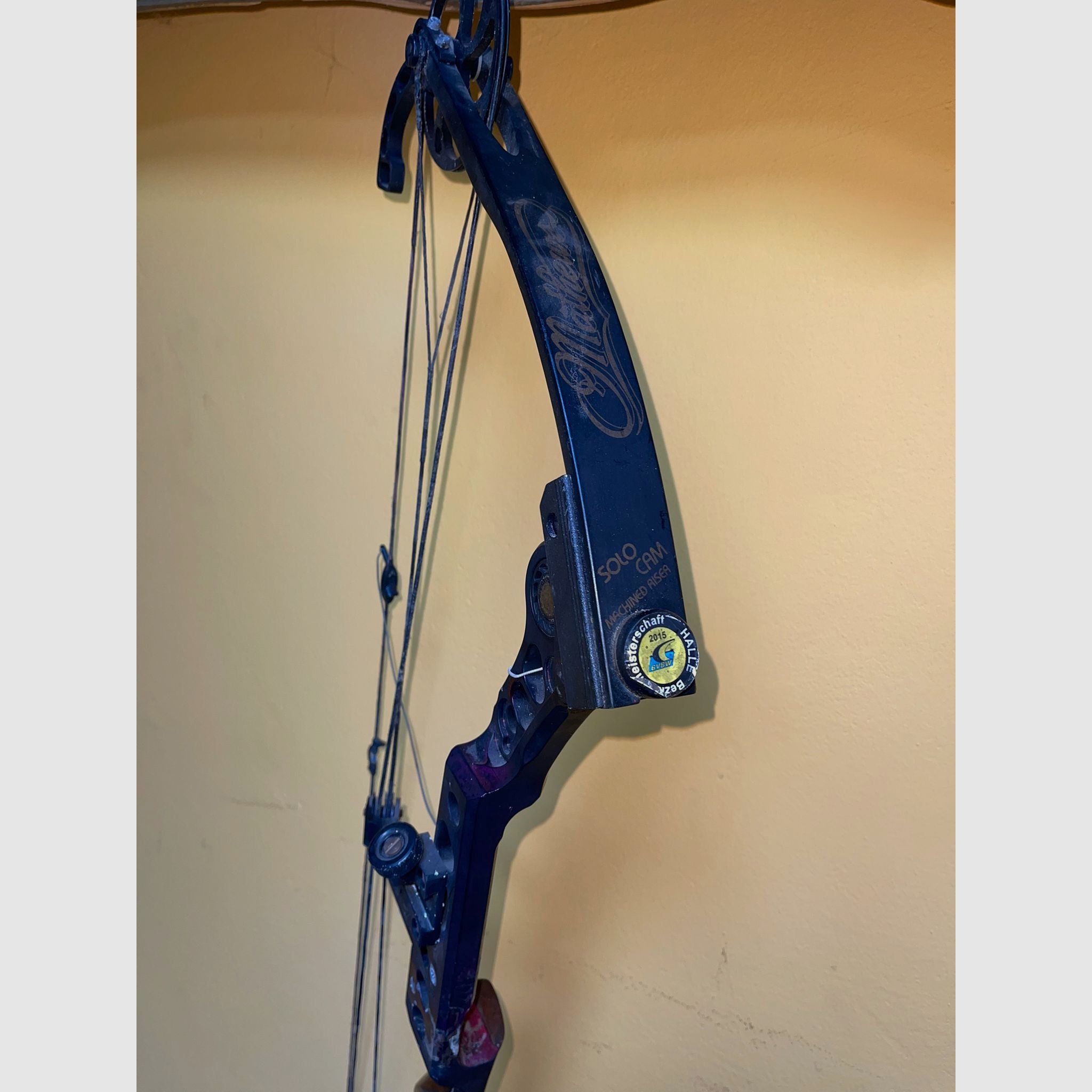 Matthews tournament bow, 30 inches, with complete accessories