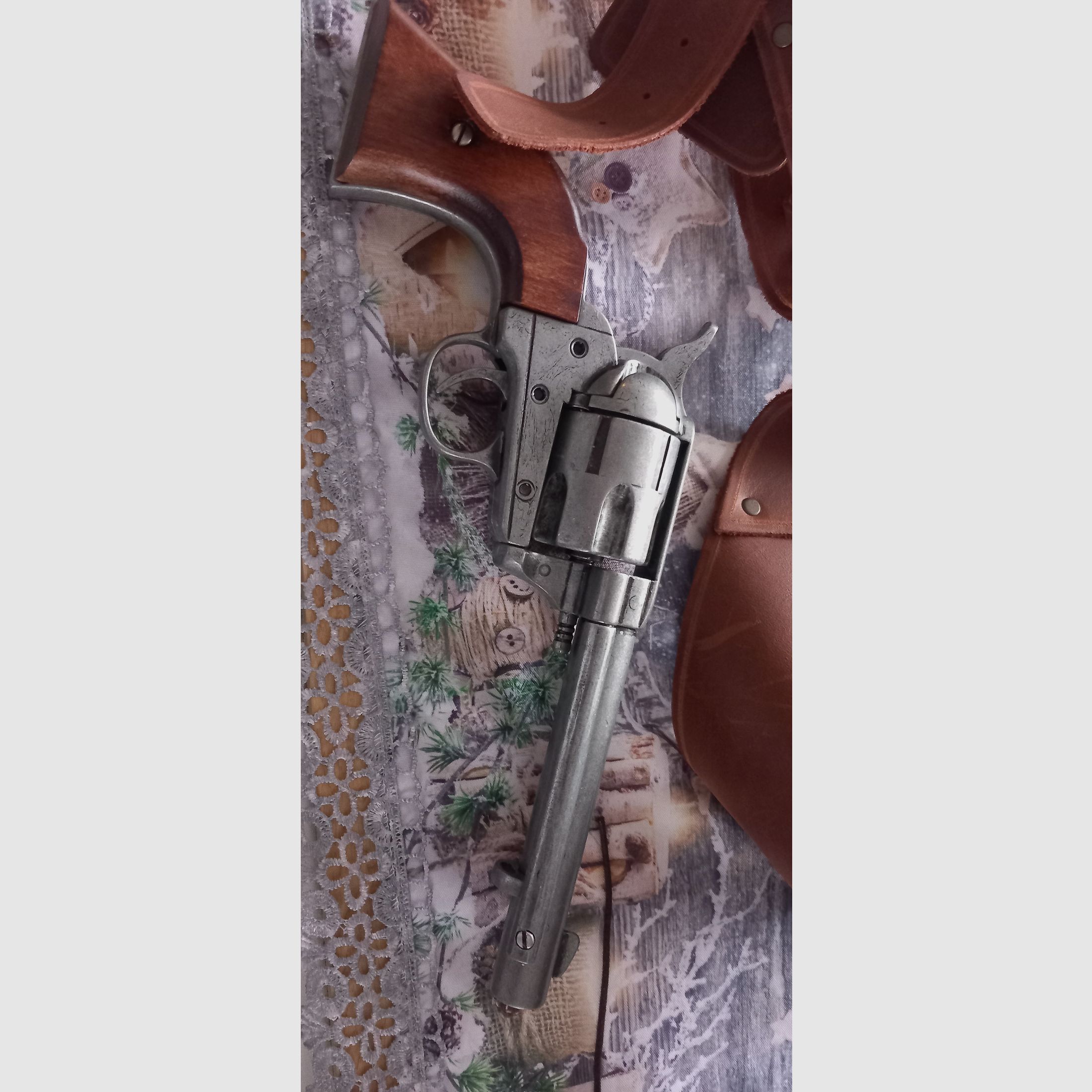Westernholster Echtleder Mit Deko Patronen und Revolver 