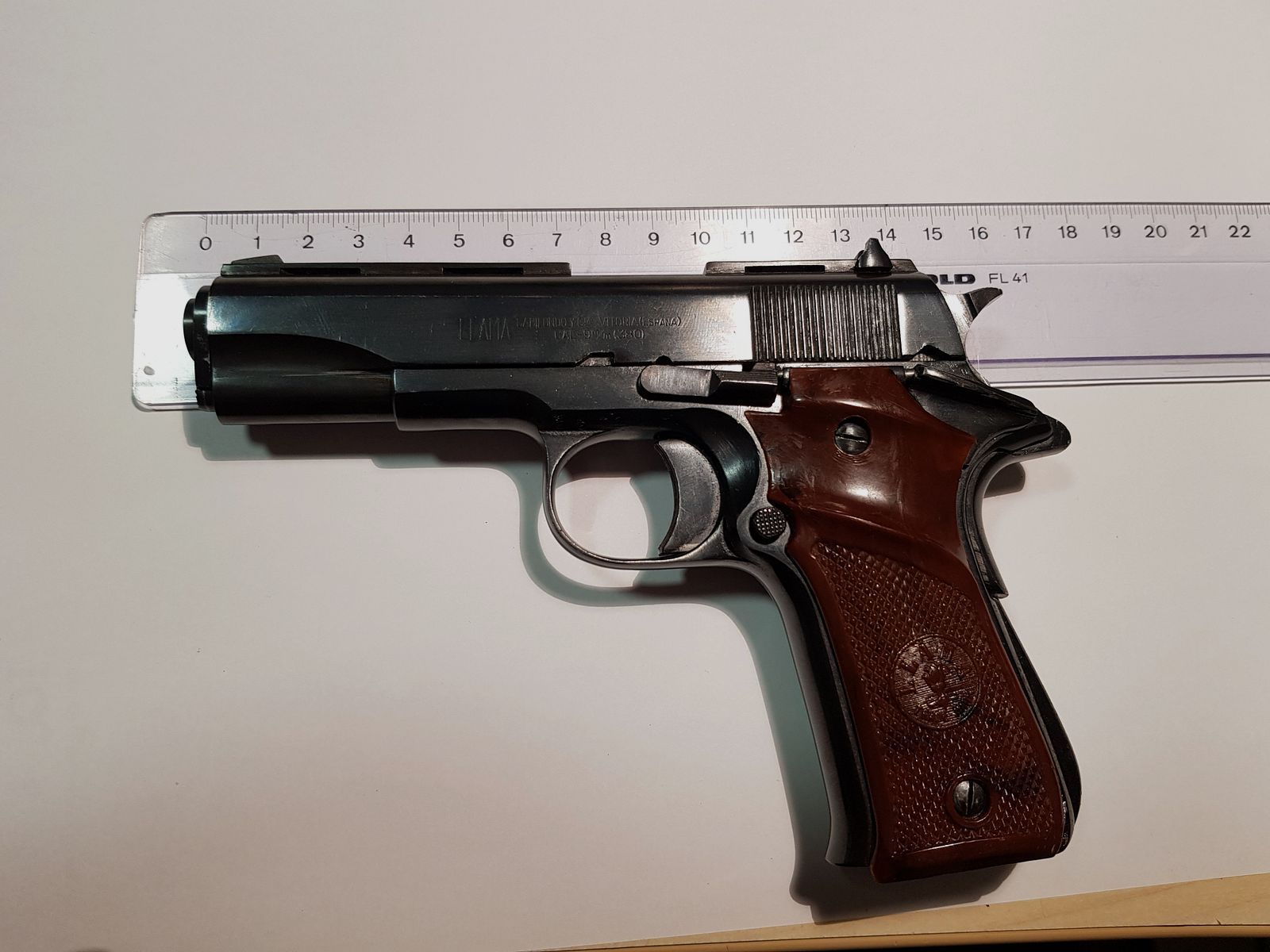 Pistool Llama Especial 9mm (380) kort