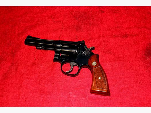 Revolver . 22Win Mag Smiths& Wesson