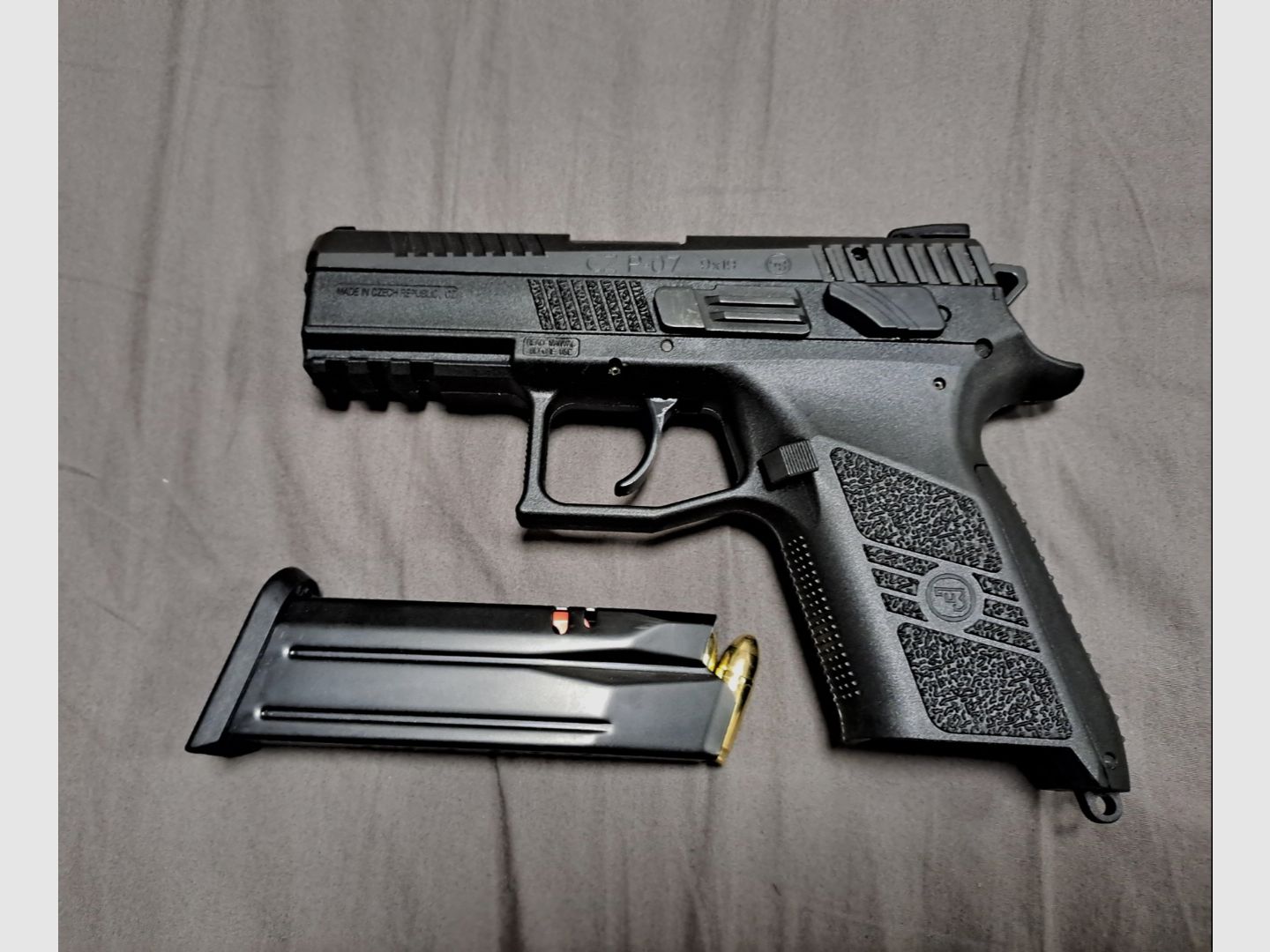 Neuwertige CZ P07 9mmx19 inkl 200 Schuss Holster etc