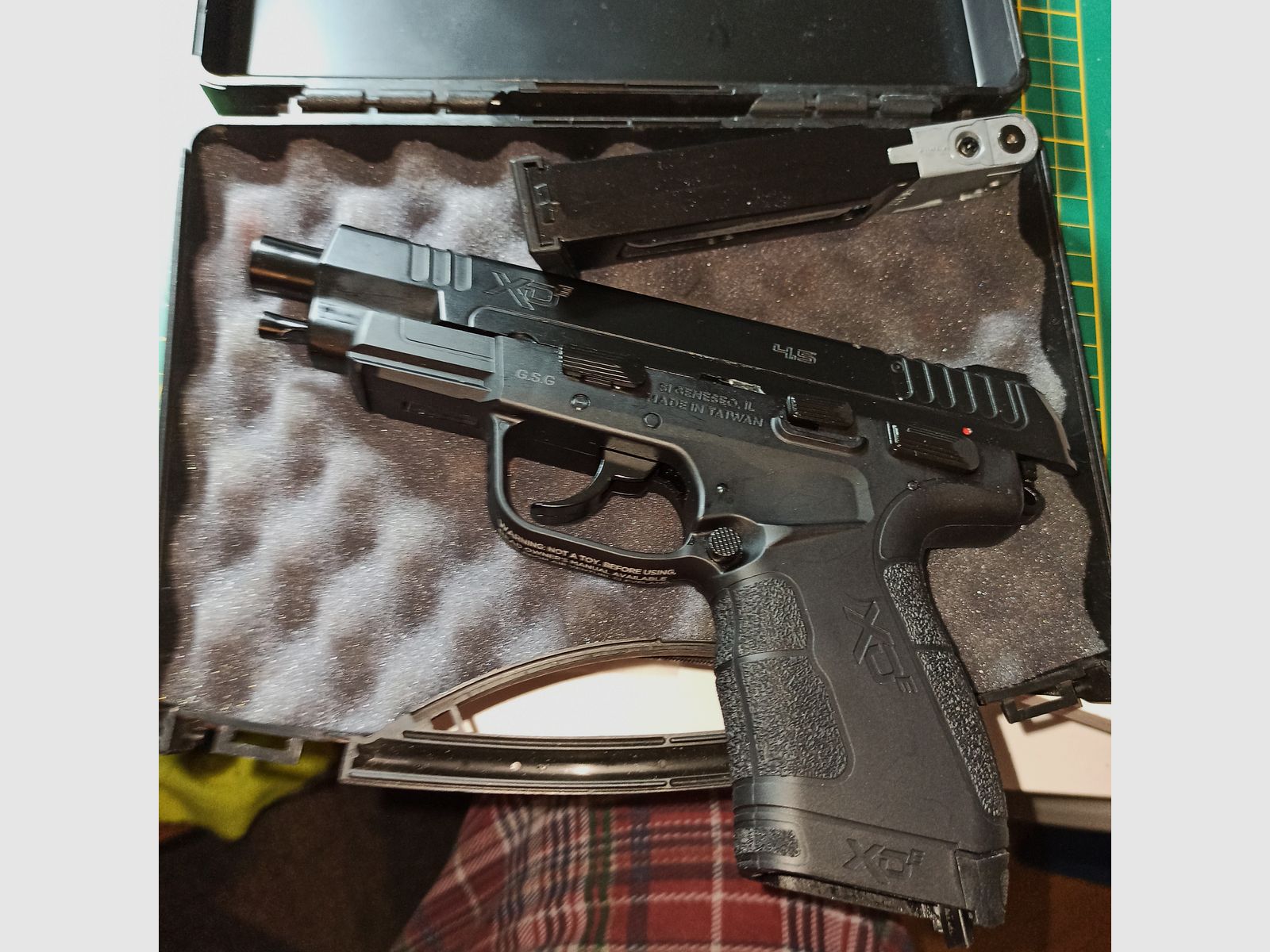 Springfield Amory XDe .177 Kal. Stahl-BB's 4,5mm CO2-Antrieb