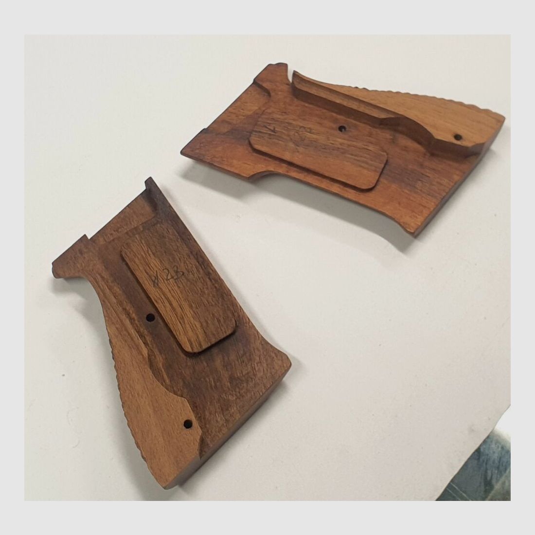 Unbekannt Matchgriffschalen aus Holz