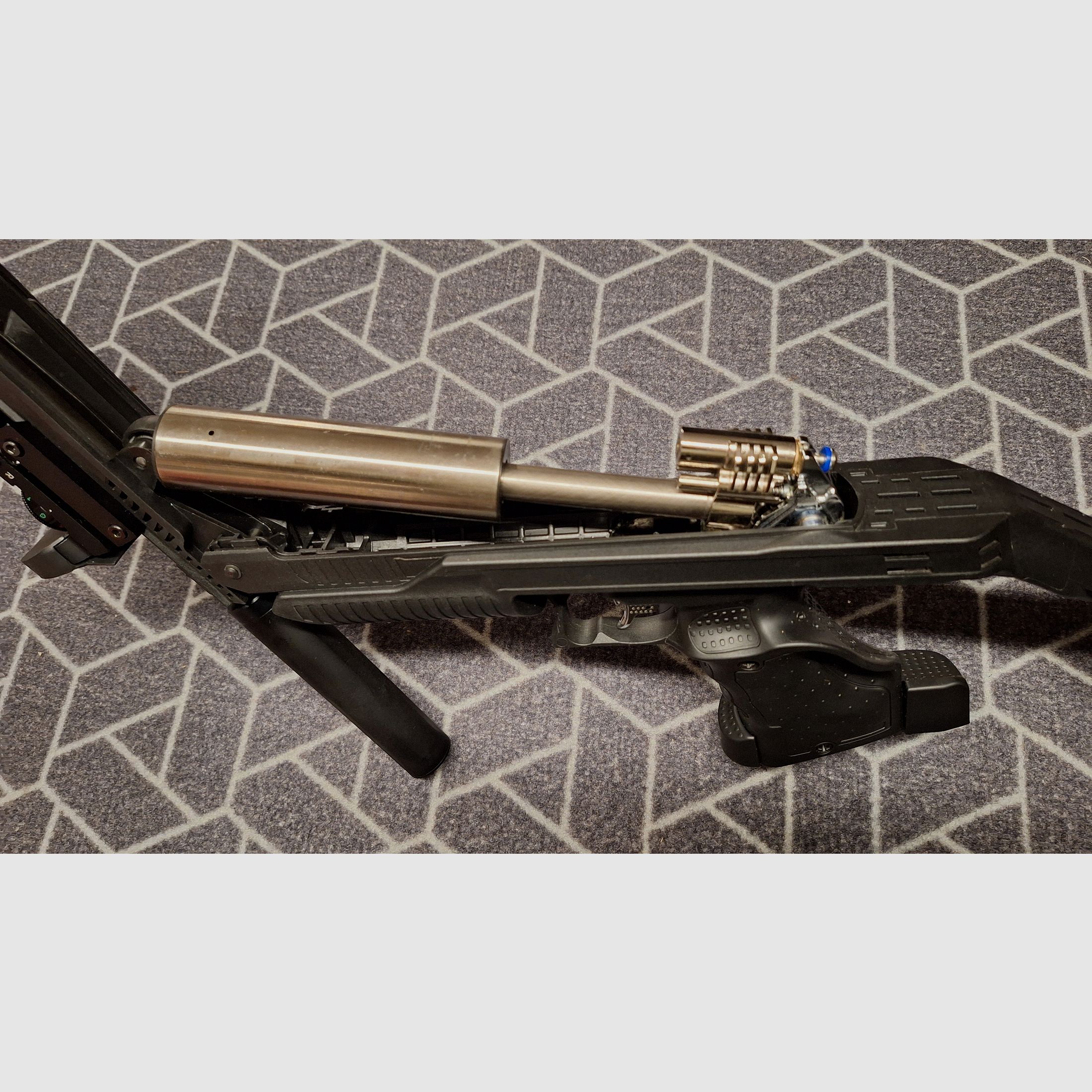 Zoraki HP01 Rechtshänder mit Reddot, Schalldämpfer und Anschlagschaft