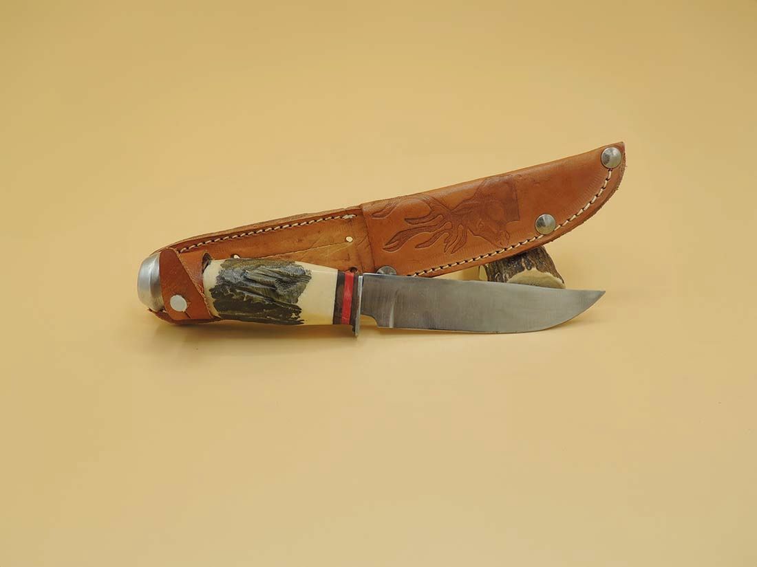 Couteau de loisirs avec étui en cuir, image 1 sur 2