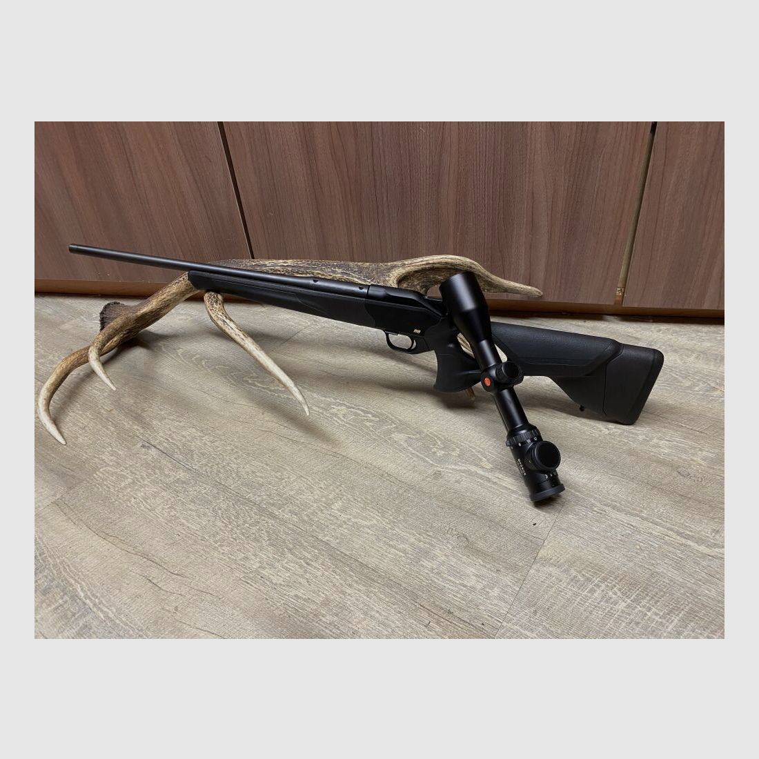 Blaser R8 Ultimate, mit Leica Magnus 1,8-12x50 i