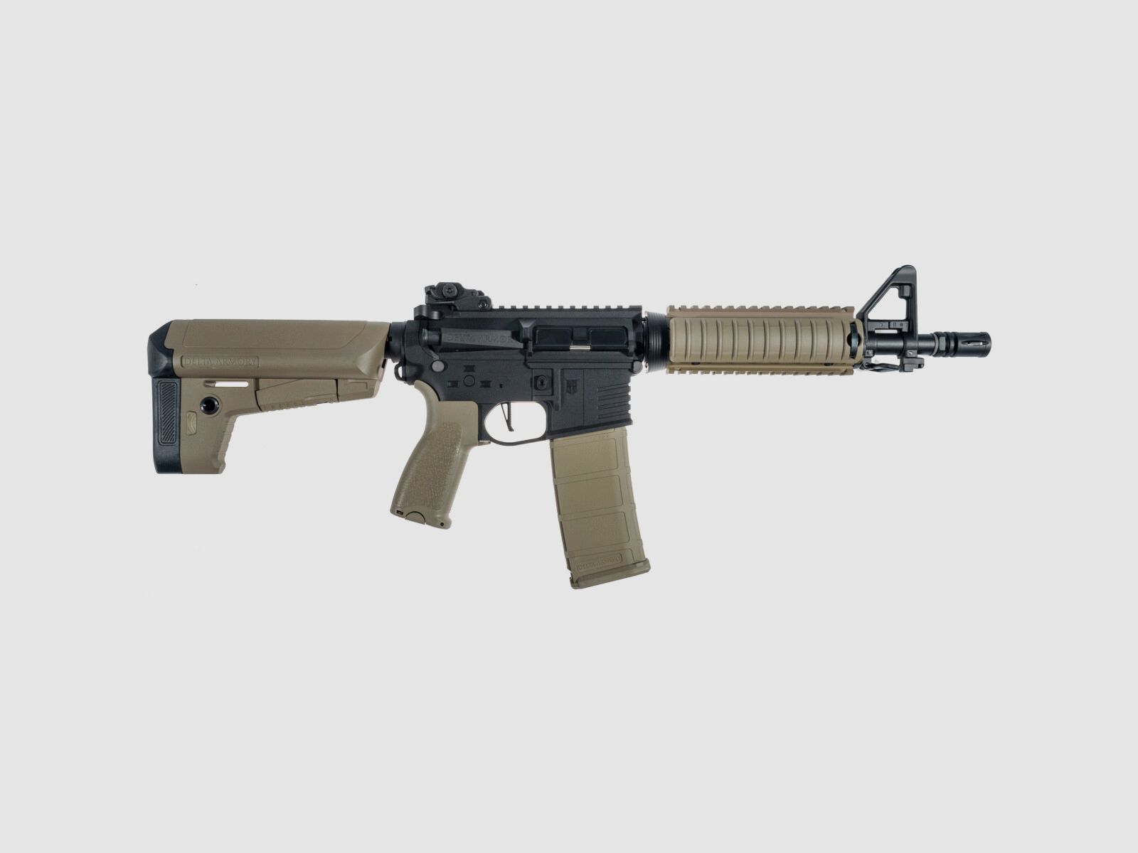 AR15 CQB-R BRAVO Delta Armory Tan/Schwarz S-AEG Airsoft Gewehr Frei ab 18 Jahren