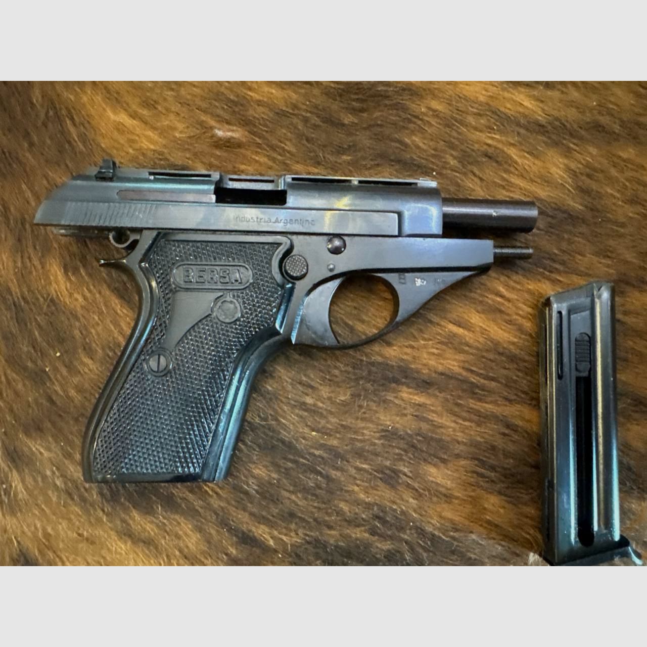 Pistole Bersa Modell 64 Kaliber .22 LR – Klassische Selbstladepistole, Bild 4 von 5