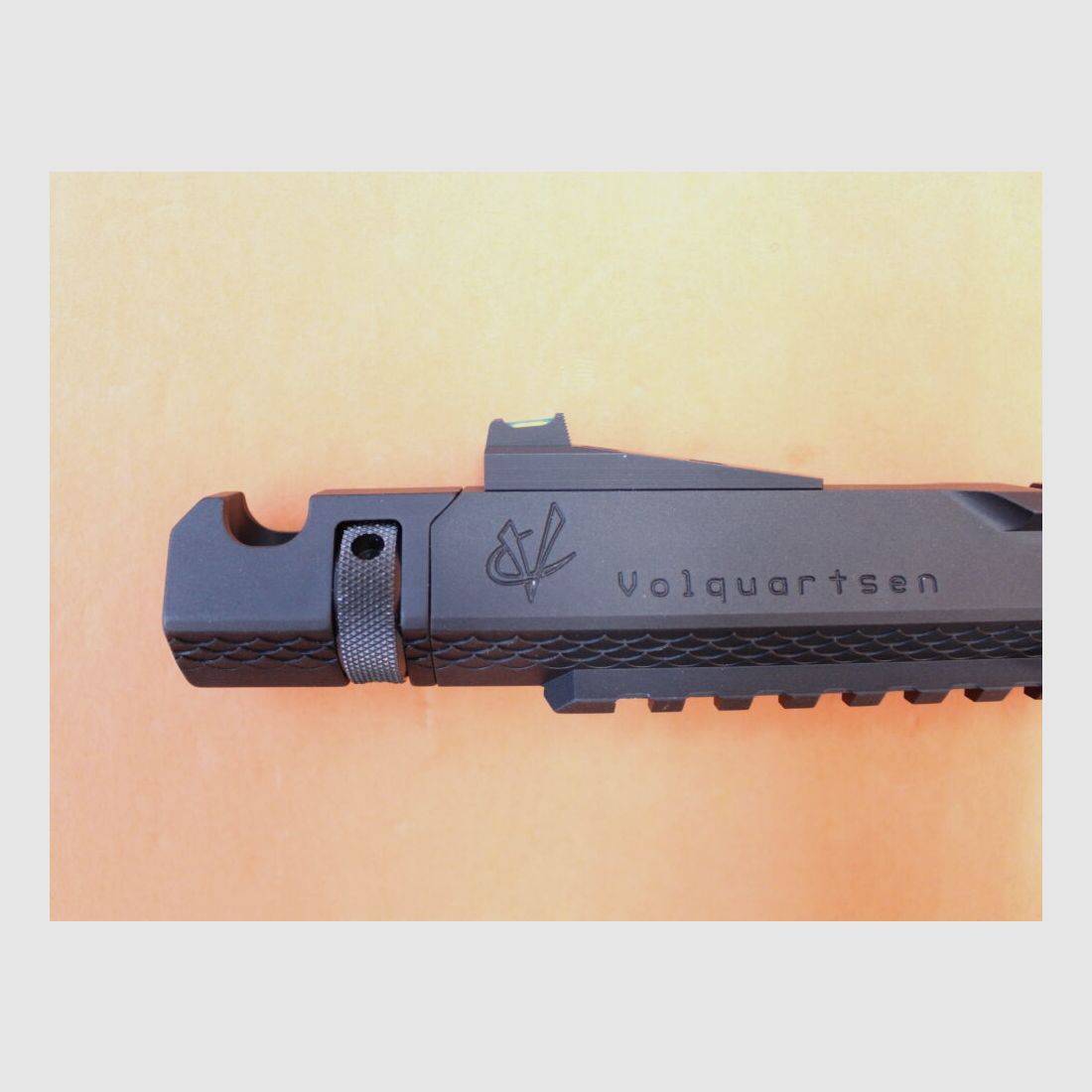 Volquartsen Ha.Pistolet .22lr Volquartsen Mk IV Frame 22/45 Black Mamba 6" lufa/ kompensator/ gwint 1/2-28