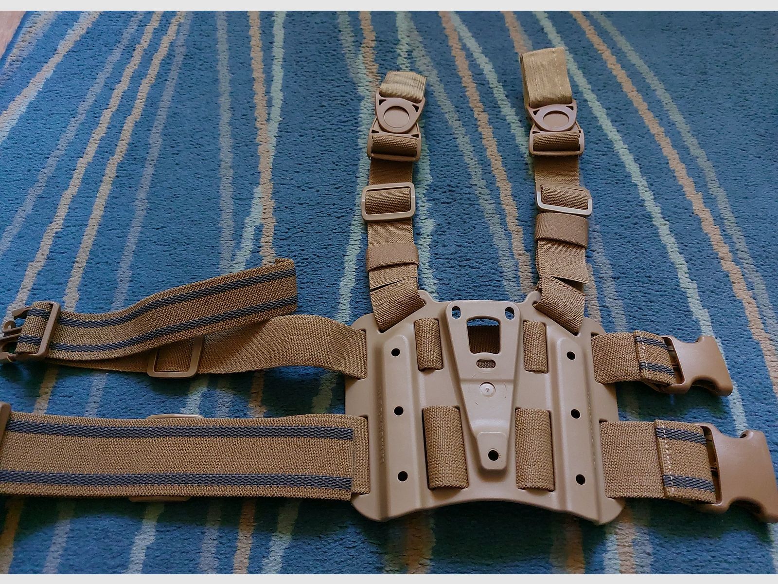 BLACKHAWK Holster P8 gauche, image 1 sur 6