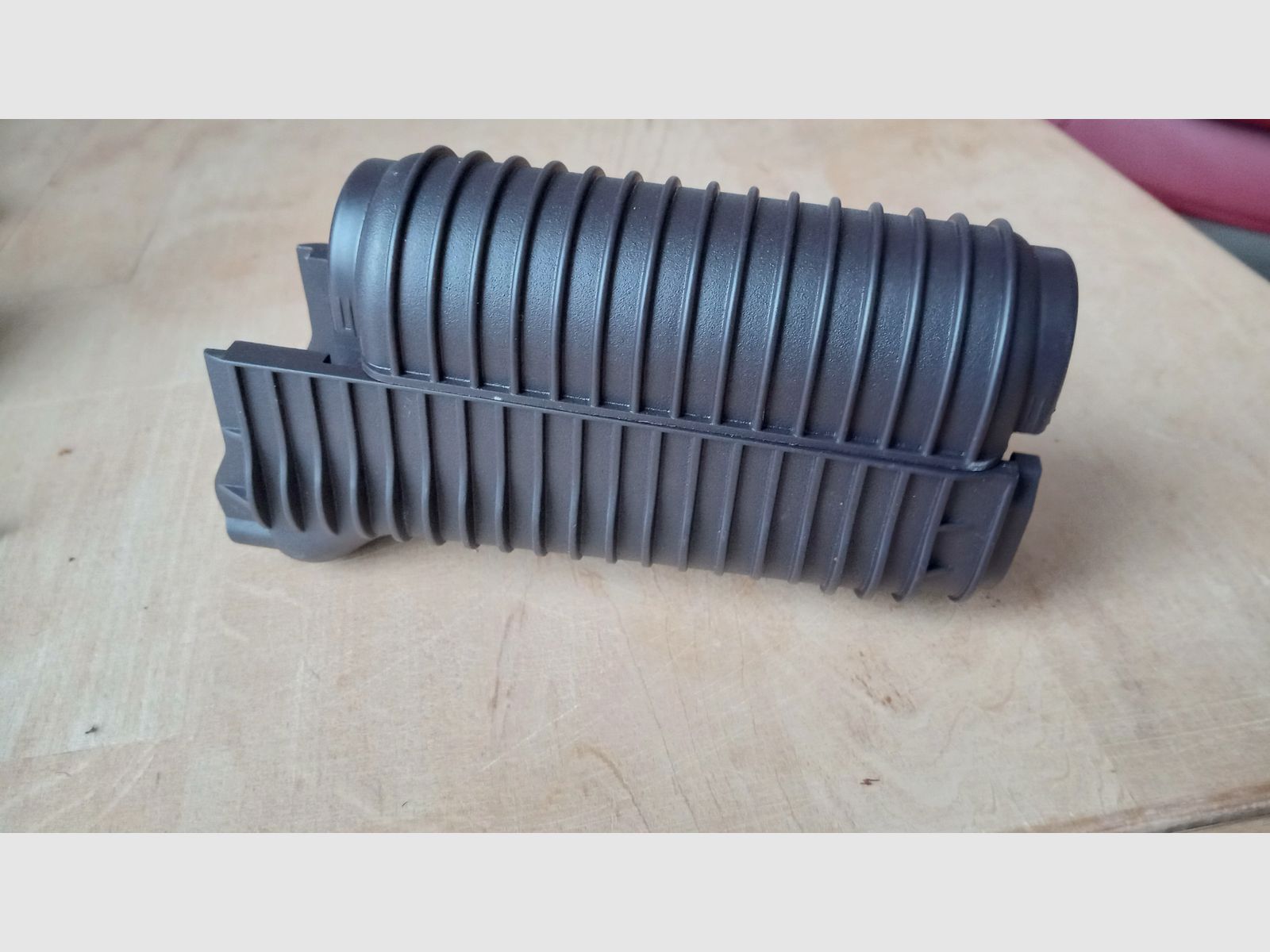 AIRSOFT - Gerippter Pflaumen-Polymer-Handschutz für die Spielzeug Krinkov (AKS-74u) / Preis VB // GBB S-AEG / AKSU