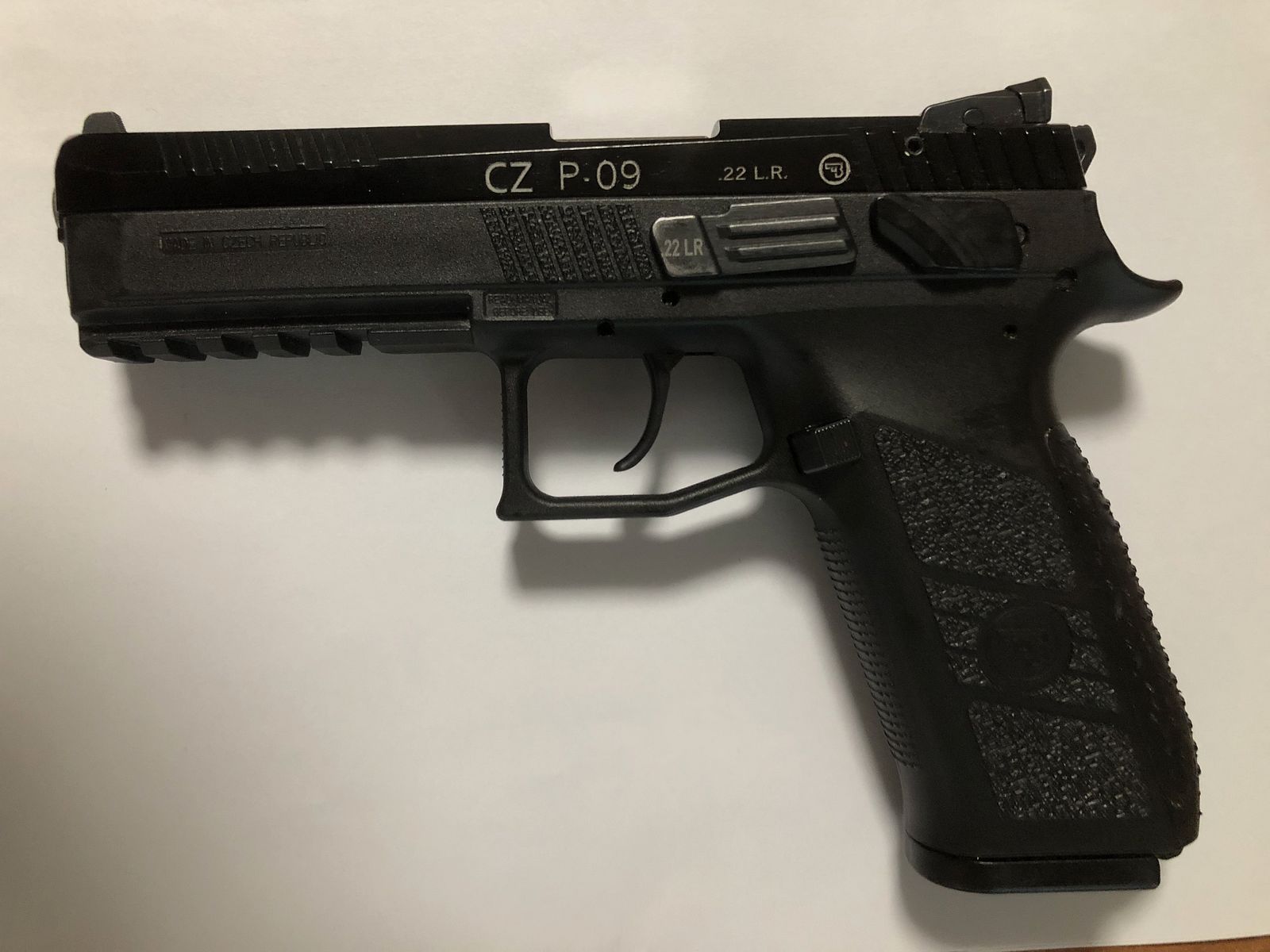 CZ P-09 Kaliber 22 lfb te koop en een sportpistool IZH-35M, als cadeau erbij!