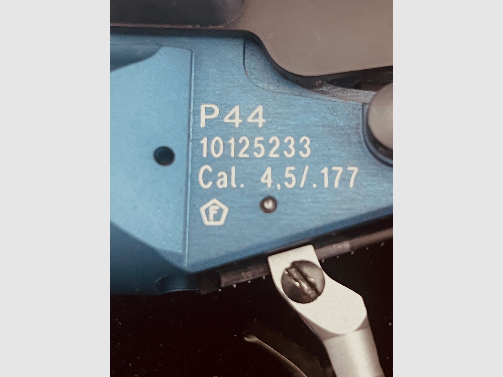 Air pistol Feinwerkbau P55 with 6500 air rifle pellets - Right-handed