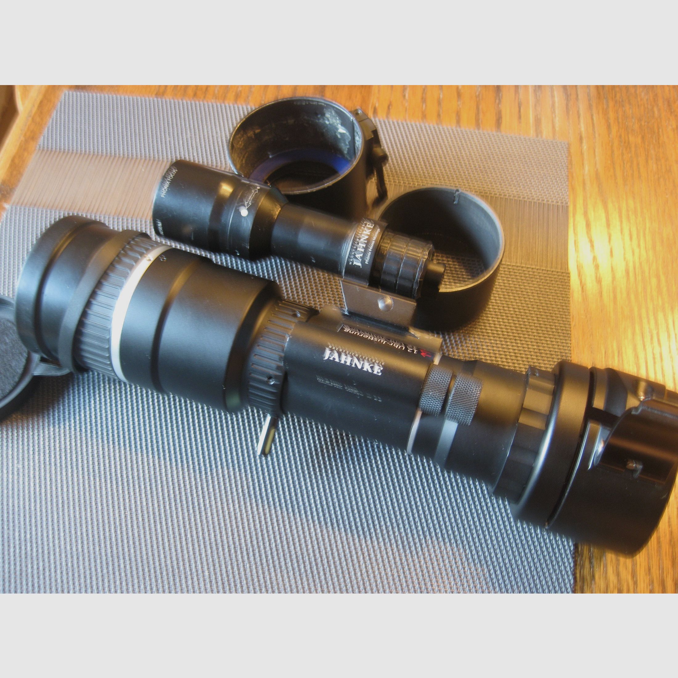 HECHO EN ALEMANIA = Jahnke DJ-8 NSV 1x56 con tubo TOP verde! Clase de potencia 2 en clasificación 1 sin puntos con función AG=Autogating! Proyector Jahnke Phönix FOCUS y 2 adaptadores para diámetro exterior de 62 mm, por lo tanto, generalmente para objetivos de 56 mm, uno de ellos con anillo de compensación para la mayoría de los ZF de 50 mm!