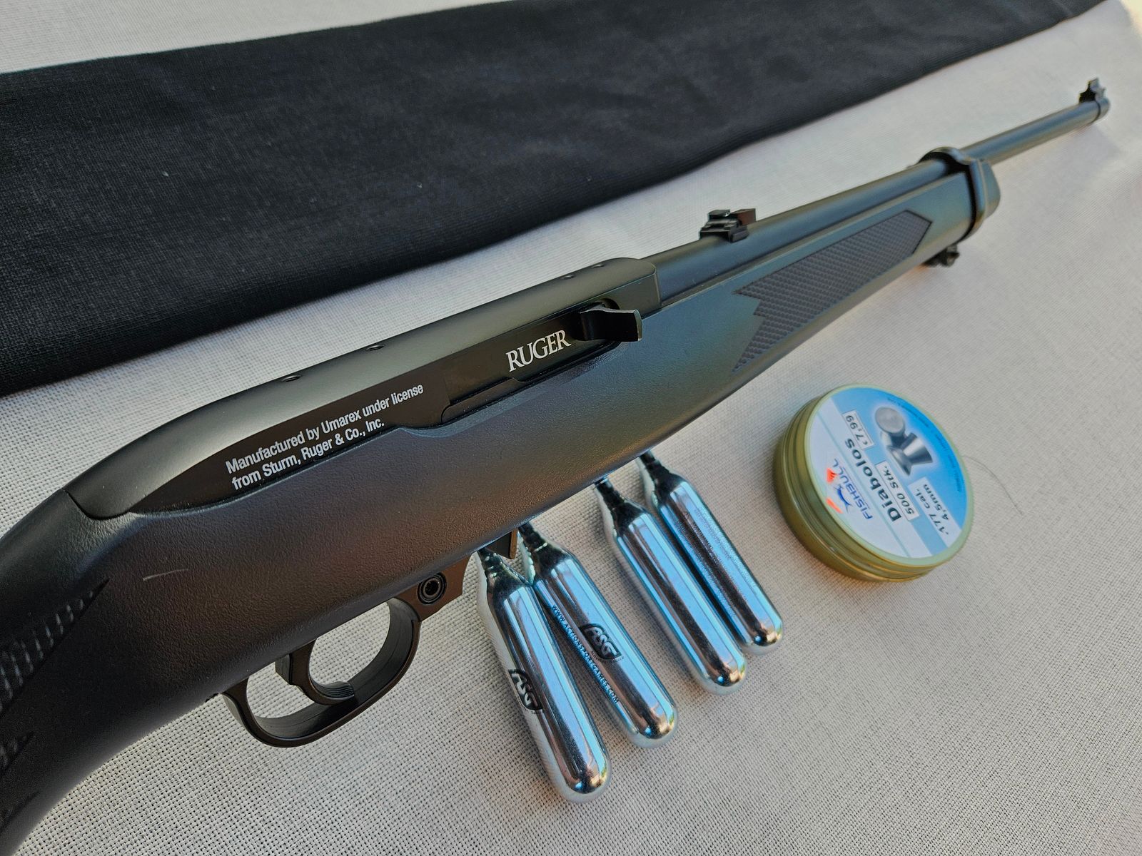 Ruger 10/22 CO2 4,5mm Luftgewehr mit Magazin 