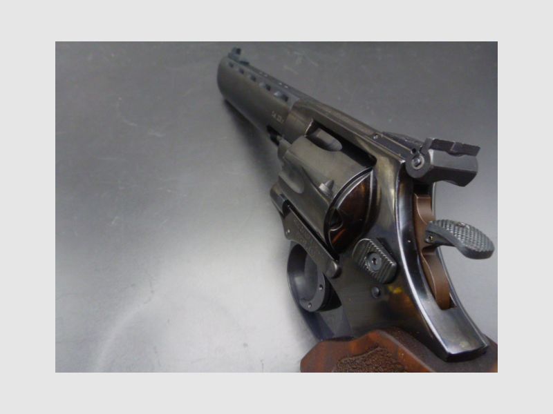 Revolver WEIHRAUCH HW9 Sport calibro 22 LR, immagine 5 di 7