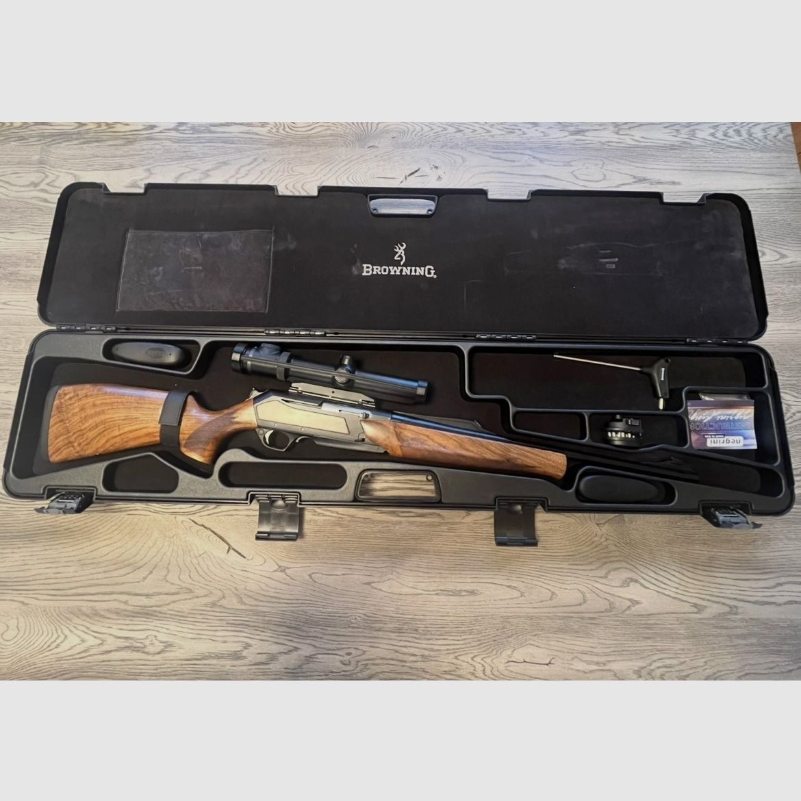 Halbautomat Browning Modell: Bar Zenith Wood HC in Kaliber .30-06 mit Zeiss Victory V8 1,1-8-30 absolut neuwertig