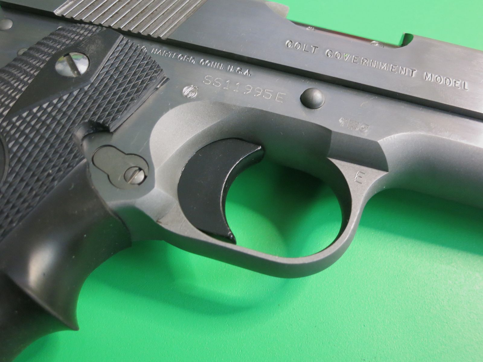 Colt Goverment MK VI Series 80, .45 AUTO, 5" Lauf, Edelstahl (Stainless), Pachmayr-Griff   #18